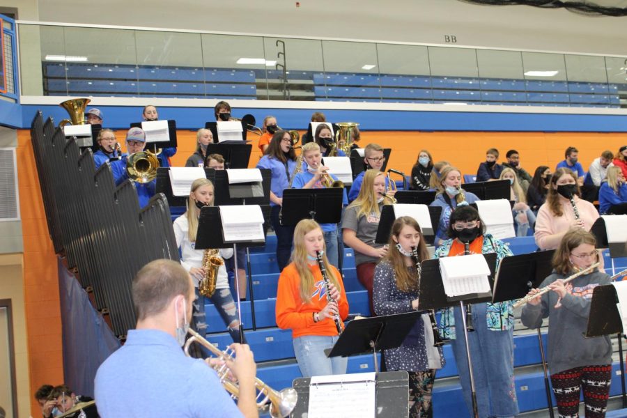 Pep Band Gets Loud for the Rockets