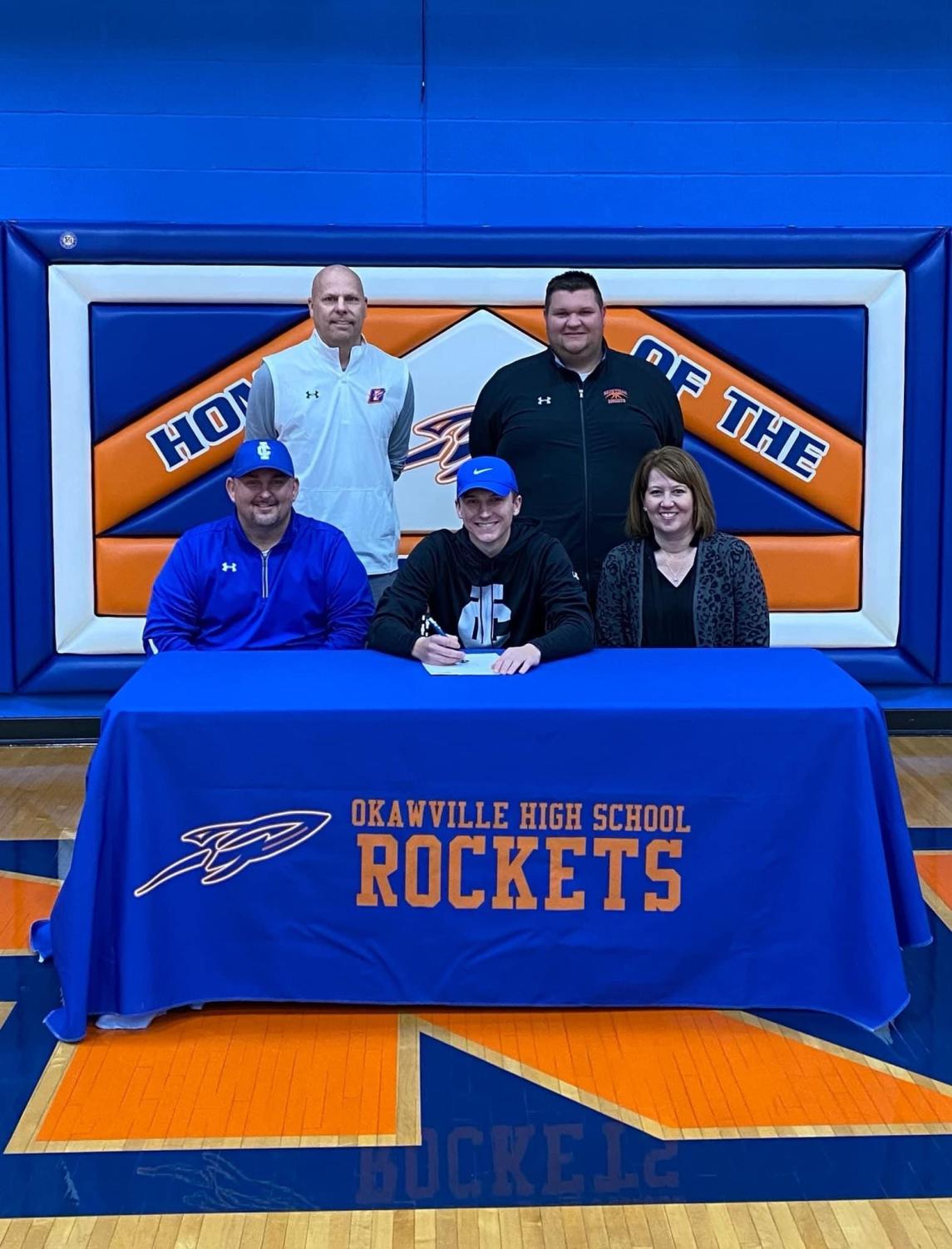 Clark Signs With Illinois College