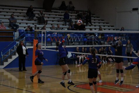 7th Grade Volleyball Wraps Up Season with Wesclin Tournament Win