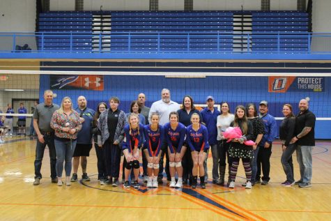 Volleyball Honors Six Seniors