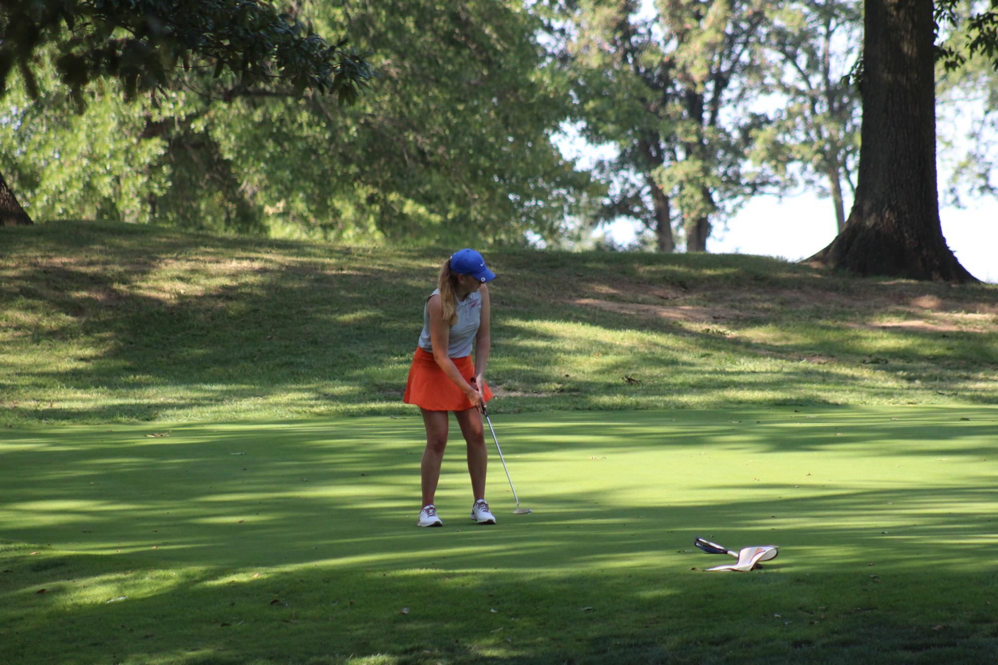 Kaylie Behrman watches her putt go in the hole.